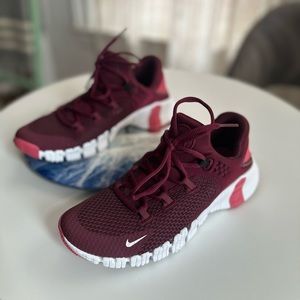 Women’s Nike Metcon Sneakers 7.5